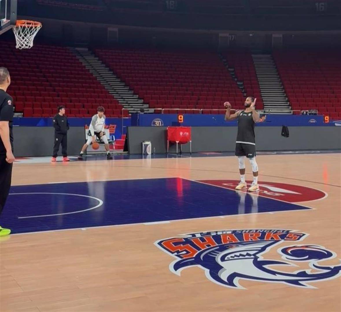 欧博体育-集结日印第安纳步行者备战欧联，状态回暖细节曝光，赛场秩序良好，年轻球员得到机会的简单介绍